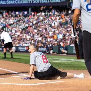 JoJo Siwa Instagram - WATCH ME PLAY IN THE MLB CELEBRITY SOFTBALL GAME TONIGHT ON ESPN AT 7:00/PST!⚾️ You can see on my face how much fun I had playing in this game!:)