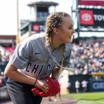 JoJo Siwa Instagram - WATCH ME PLAY IN THE MLB CELEBRITY SOFTBALL GAME TONIGHT ON ESPN AT 7:00/PST!⚾️ You can see on my face how much fun I had playing in this game!:)