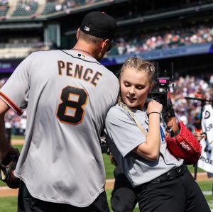 JoJo Siwa Instagram - WATCH ME PLAY IN THE MLB CELEBRITY SOFTBALL GAME TONIGHT ON ESPN AT 7:00/PST!⚾️ You can see on my face how much fun I had playing in this game!:)