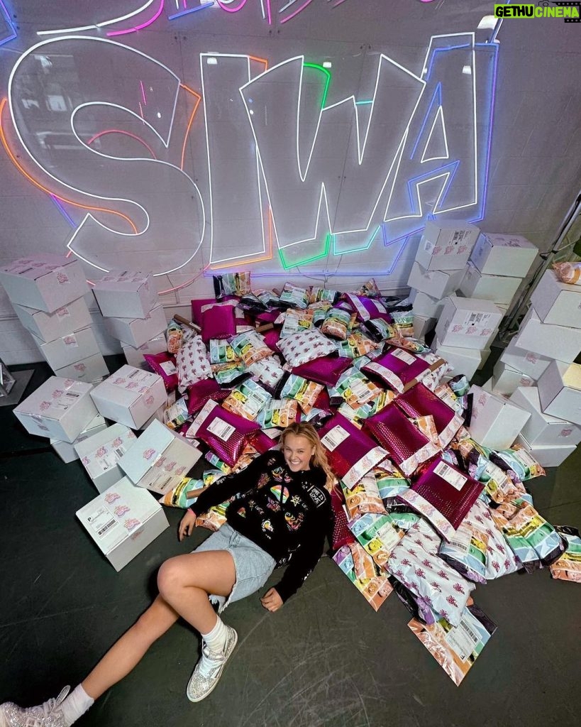 JoJo Siwa Instagram - DAY 1 OF JOJO SIWA PRIDE ORDERS PACKED AND SHIPPED!!!!!😭😭😭😭😭 this is actually insane. So proud of this merchandise, so proud of this new manufacturing business we created, so great for so many things right now.🙏🏼 especially grateful to YOU for ordering and loving the new JoJo Siwa Pride Merchandise. 🌈🤍