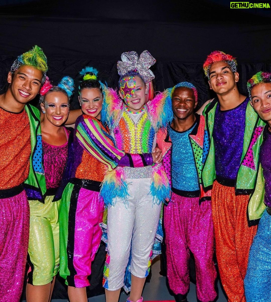 JoJo Siwa Instagram - BRISBANE! Thank you for an incredible 2 days!🎉 I got to do what I love in front of over 11,000 people! Next stop on D.R.E.A.M. The Tour.... SYDNEY!!!🇦🇺 See ya soon!