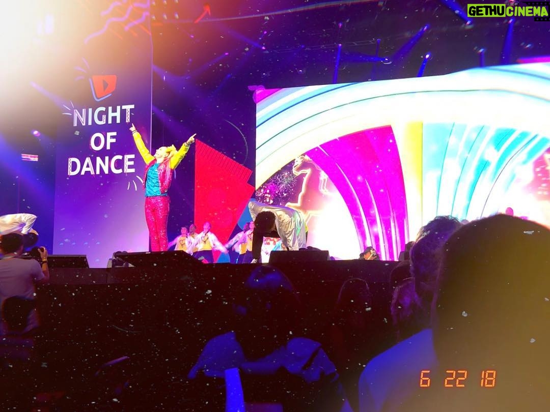 JoJo Siwa Instagram - Vidcon day 2 was EPIC!!! About to do it all again for day 3!π€πΌπ