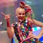 JoJo Siwa Instagram - Who is excited for "JoJo Siwa My World !" 🎶🎉 Make sure you watch on Saturday !!! Ahhhhh I can't wait for you all to see it !🎤🎀 @nickelodeon #jojosiwamyworld 🌎⭐️💋🎸🎤🎀