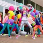 JoJo Siwa Instagram - Ahh! Here is a sneak peek of my new MUSIC VIDEO "Hold the Drama" 🎀I love it soooo much❤️ COMMENT IF YOUR EXCITED TO SEE THE FULL VIDEO💖 It comes out on FRIDAY🎉 #jojosiwanewmusic @nickelodeon