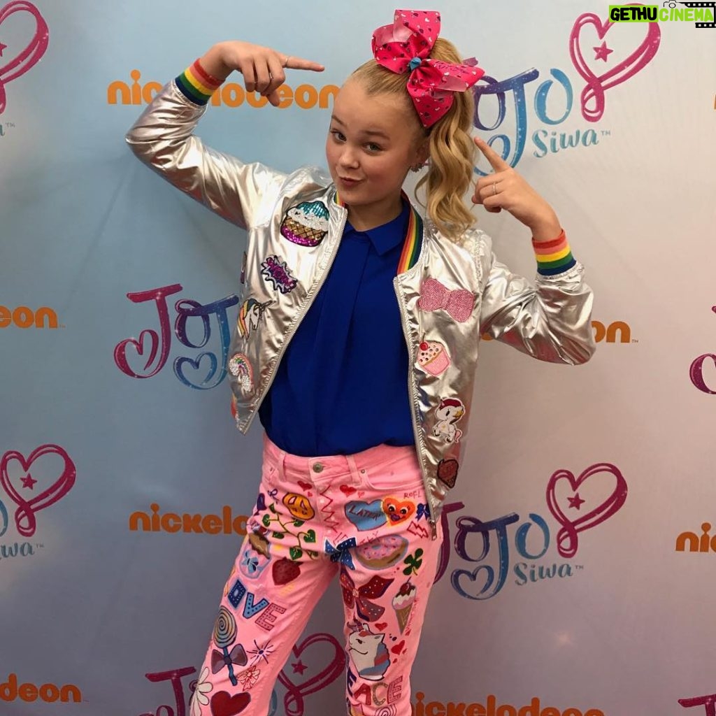 JoJo Siwa Instagram - And the pink bow was the winner !!!!! Thank you all so much for voting on the live stream yesterday and celebrating my birthday!!! Thank you so so much to @walmart and @nickelodeon for a super fun day and party and to everyone that came !!! Remember to tag me in all your posts with your JoJo Bows, posters and now JoJo doll !!!!!!!!!!