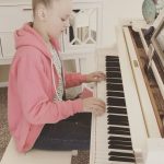 JoJo Siwa Instagram – Love being home and playing my piano !! ❤️🎀🎼🎹