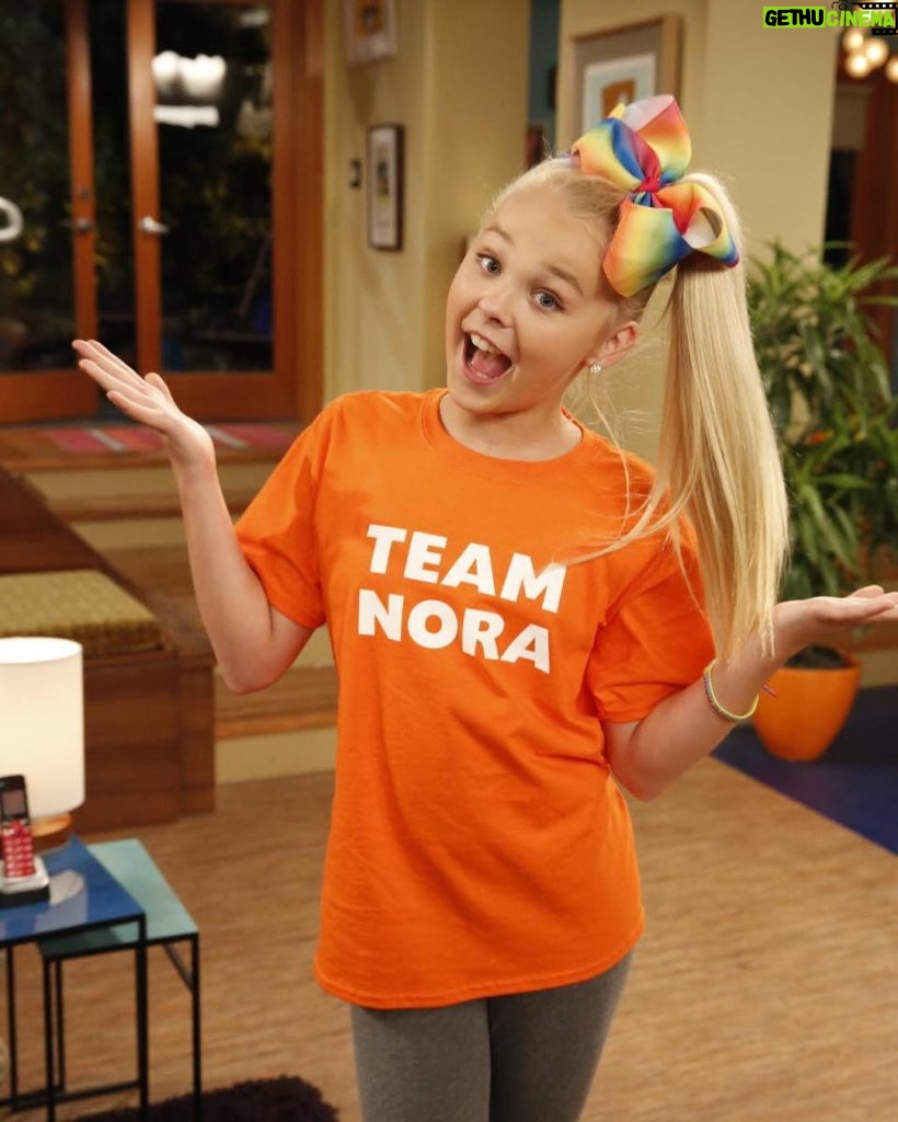 JoJo Siwa Instagram - Tonight is the night 8/7c !!!! I am on THUNDERMANS on NICKELODEON !!!!! Make sure you watch and I can't wait to see the edits you guys make !!!! 🔶🎉🎀💖⭐️🙌🏼 @nickelodeontv