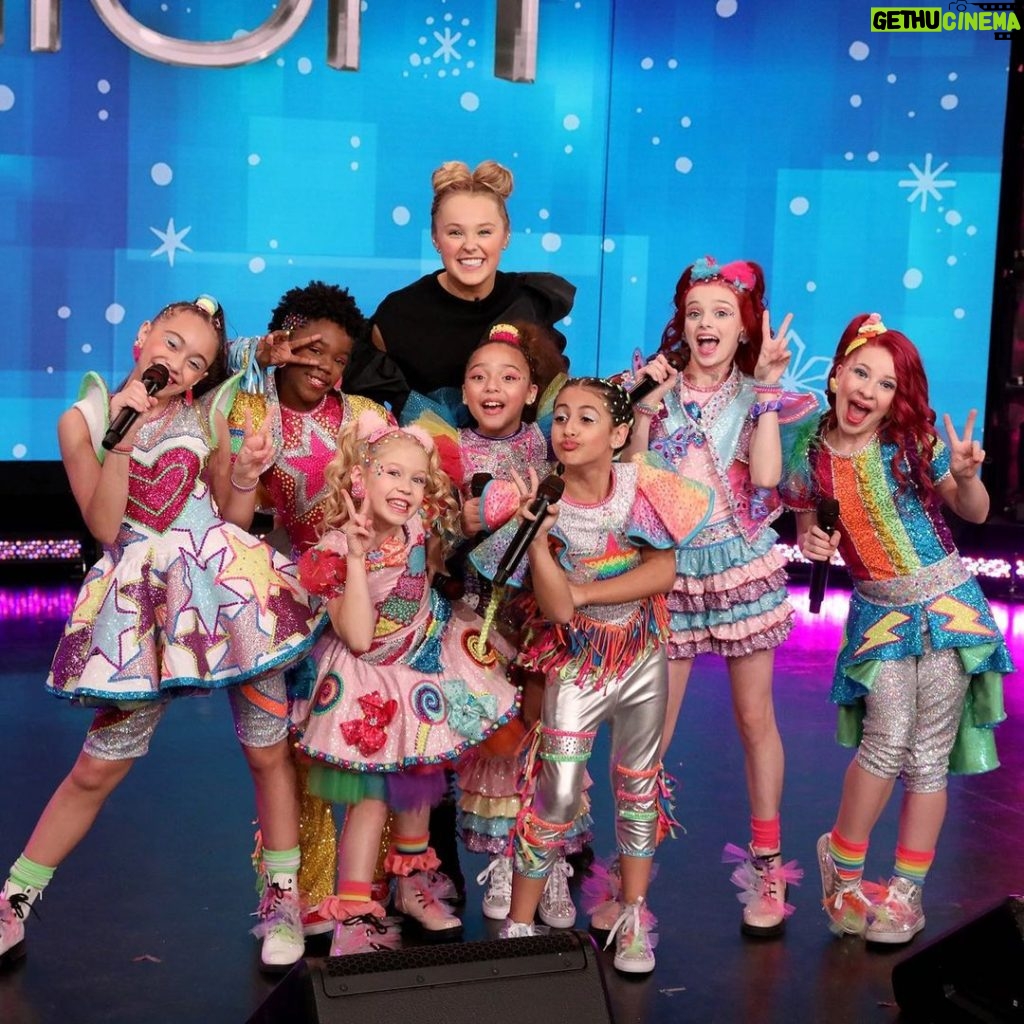 JoJo Siwa Instagram - 1 year ago today my mom I did our best adventure yet. Happy 1st birthday @xomgpop 🎉 I love these 7 kids more than anyone knows and I am so grateful that I get to share their magic with all of you. I’m so proud of everything these kiddos have achieved in the last year and I’m so ready for the future of this group. To Bella, Dallas, Kinley, KIYA, Brooklynn, leigha, and tinie t… you 7 are the best and I am so grateful to call you all my little sisters!!💖