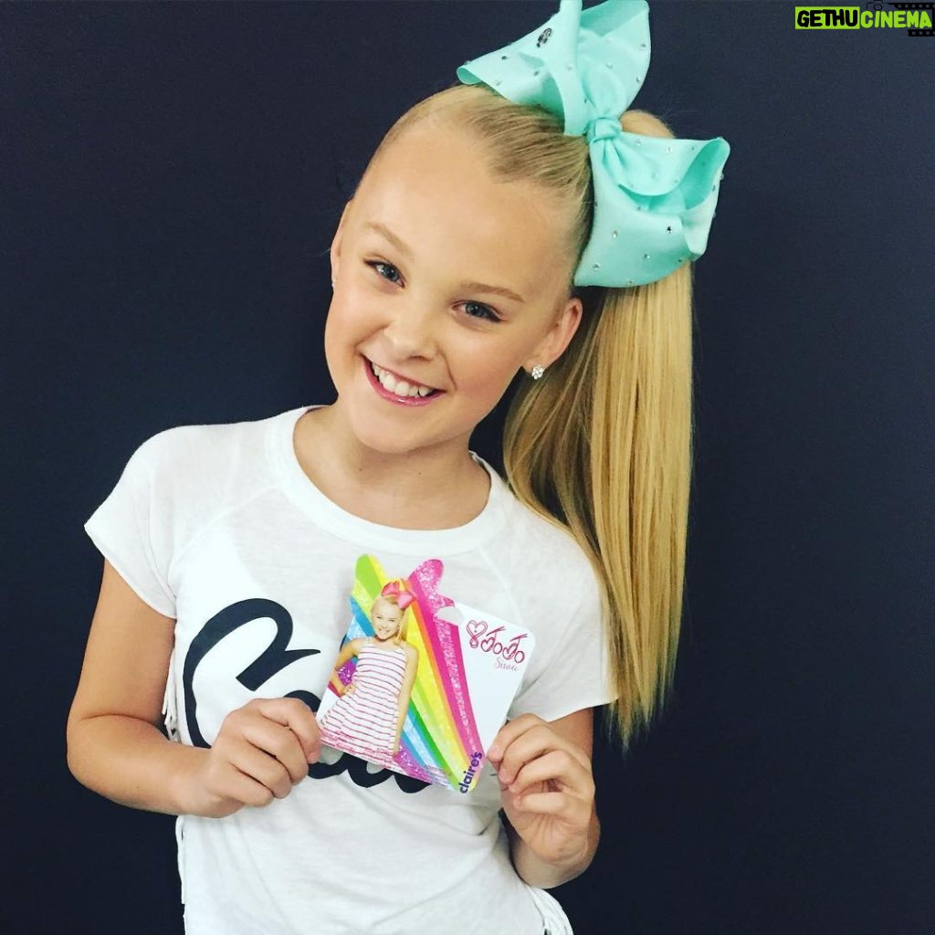 JoJo Siwa Instagram - Sooo excited for everyone to see my bow line @clairesstores and online !!! Make sure you take lots of pictures and #jojosbowparty and UK fans you can get them online too !!! 🎀🎀🎀🎀🎀🎀🤘🏼🤘🏼🤘🏼⭐️🦄🙀🎀💚🔶🔥🔥🔥