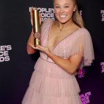 JoJo Siwa Instagram - I have NO words🥺😭🙏🏻 I am so thankful!! Tonight I won my first ever @peopleschoice award for Favorite Reality Competition Contestant for Dancing With The Stars🌟 This award means SO much to me. Thank you to all who voted and made this dream of mine come true! This night was magical and one that I Will remember forever!💗