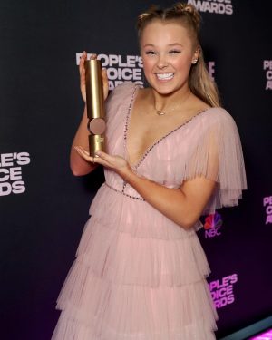 JoJo Siwa Instagram - I have NO words🥺😭🙏🏻 I am so thankful!! Tonight I won my first ever @peopleschoice award for Favorite Reality Competition Contestant for Dancing With The Stars🌟 This award means SO much to me. Thank you to all who voted and made this dream of mine come true! This night was magical and one that I Will remember forever!💗