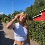 Joalin Loukamaa Instagram - @ylex Läpimurto ”Meistä jää jälki” (YleX Otto) ft. @berttabeee & @aliisasyrja OUT NOW <3 !!