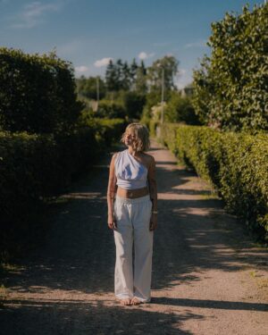 Joalin Loukamaa Instagram - @ylex Läpimurto ”Meistä jää jälki” (YleX Otto) ft. @berttabeee & @aliisasyrja OUT NOW <3 !!