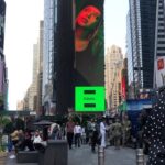 Joalin Loukamaa Instagram – QUE VIDA TAN LOCAAAA🥹💞
A pic my friend @seemisamuel took of me in his living room is now somehow on a BILLBOARD IN NEWWWW YOOOOOORKKKK CONCRETE JUNGLE where dreams are MAAADE OFFFF 🍎😭😭😭❤️❤️❤️❤️❤️ Times Square, New York City