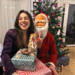 Joanna Jędrzejczyk Instagram – Znam go!🎅🏼 Prywatnie jest dużo bardziej przystojny😉
Tylko zastanawiam się czy się uśmiechał

Pięknego wieczoru 

…
#wigilia #Tradycja #santaishere #santaintown Polska, Poland