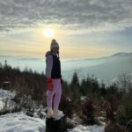 Joanna Jędrzejczyk Instagram - Hej 👋🏼 Słońce wstaje codziennie dla każdego z nas!☀️ Poranne szybkie wejscie wejście na Kozią Górę z @patrycja_fc i wyjazd do Warszawy na przemówienie, a wieczorem wyjście na @kleksacademy_official na zaproszenie @kawul_ksw 📽️ To będzie długi ale jakże bogaty i ekscytujący dzień❤️ Dużo dziś macie zadań do wykonania?👋🏼 #motivational Kozia Góra