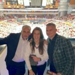 Joanna Jędrzejczyk Instagram - weekend w Trójmieście zakończony sportowymi emocjami @treflgdansk vs @zaksaofficial w miłym towarzystwie 🏐 dziękuję prezesie @dariusz.gadomski za zaproszenie i gratuluję zwycięstwa🏆 Cudowna jest nasza 🏐 PS @mariuszpaszkiel gratuluję podpisania kontraktu i wspierania sportowców Jak wasz weekend?🫶🏻 …. #siatkówka ERGO ARENA