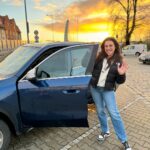 Joanna Jędrzejczyk Instagram - No hej podróże małe i duże!👋🏼 Dziś tak pięknie słoneczko wstawało w Opolu gdy zbierałam się do wyjazdu do Warszawy🚗 Pracowite dwa dni przy super projektach ale w różnych i odległych od siebie miejscach📍 Wczoraj pociągiem dojechałam z Olsztyna do Wrocławia gdzie czekało na mnie auto od @carwizinternational . Na szczęście nic mnie nie ogranicza i auto zwracam w Warszawie. Z @carwizinternational podróże są zawsze bezpieczne, wygodne i ,elastyczne’. Jakie macie weekendowe plany?🤗 … #earlybird #carwizrentacar #carwiz #podróże #podróżemałeiduże Reklama Warszawa
