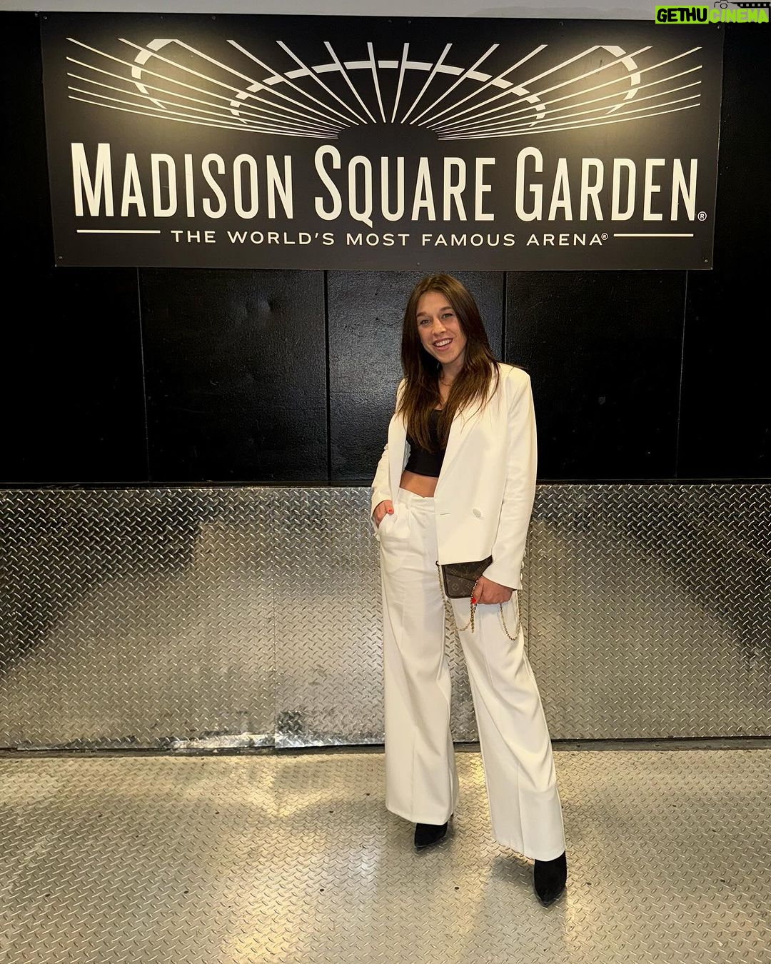 Joanna Jędrzejczyk Instagram - MSG @thegarden 🏟️ so excited to be back #UFC295 🗽 Madison Square Garden
