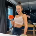 Joanna Jędrzejczyk Instagram - no dzień dobry dzień dobry 🎃 śniadanko, smaczna kawusia i uciekam na trening🏋🏻‍♀️ dziś co prawda z bólem głowy ale dzień pełen zadań 📈 Wiecie co? …fajnie tak normalnie pobyć w domu choć już jutro uciekam w trasę i na nagrywki🎥 jak wasz tydzień? plany weekendowe już macie?🫶🏻 … #smacznejkawusi #healthylife #healthybreakfast Gmina Stawiguda