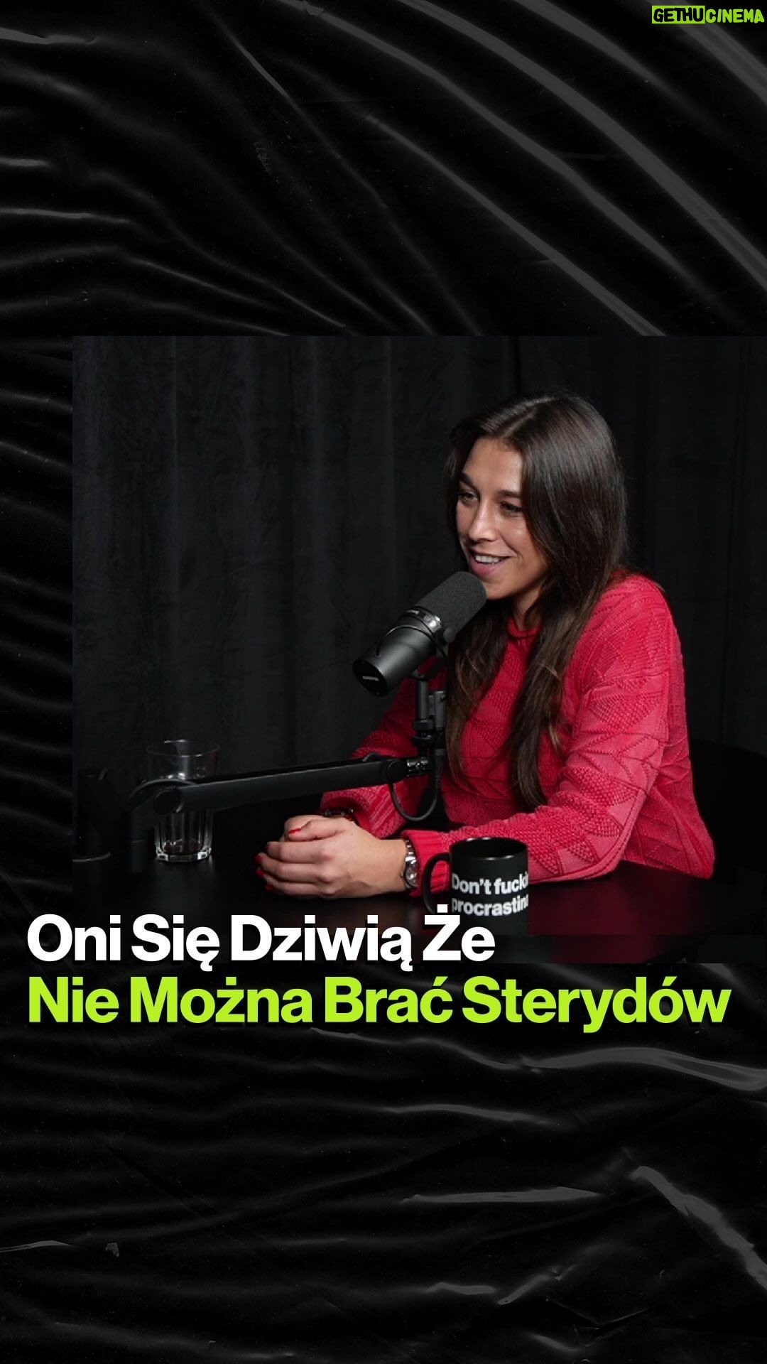 Joanna Jędrzejczyk Instagram - Drop podcastu z Joanną Jędrzejczyk. Tym razem rozmawiamy o tym, dlaczego motywacja nie ma sensu i co zrobić, gdy nie masz już sił. Joanna opowiada o cenie, którą trzeba zapłacić za bycie najlepszym, o tym, jak znaleźć sens w życiu i dlaczego nam się nie chce. Gadamy też o emeryturze sportowca, sterydach, wyrzeczeniach, filmie „Lęk” i wielu, wielu innych. Zapraszam! #MMA #sport #kickboxing #ufcchampion #mmafighter #polishathlete #trener #trening #zdrowie #muaythai #boxing #boks #zawodysportowe #siłownia #dyscyplina #coach #sportywalki #sportowiec #mistrzostwa #jjstarsfoundation #fundacjajjstars #charity #charitywork #motywacja