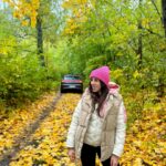 Joanna Jędrzejczyk Instagram - Zimny i deszczowy, ale jakże piękny jesienny dzień🍂🍁 Pomimo, iż dziś wolna niedziela to u mnie pracowicie i objazdowo. Plusem jest to, że stawiam sobie nowe wyzwania i otwieram się na nowe kierunki rozwojowe. Ale tak sobie głośno myślę… czy poza moimi działaniami biznesowymi z moją marką suplementów Mylabs, działaniami marketingowo-telewizyjno- fundacyjnymi… może stworzyć idealne miejsce do wypoczynku czy treningu?! Najlepiej w urokliwym miejscu gdzieś nad jeziorem lub lesie na Warmii i Mazurach? Odwiedzalibyście mnie? Lubicie wypoczynek na łonie natury, blisko wody i lasów? Czy może jednak miasto i w pełni rozwinięta infrastruktura to w dzisiejszych czasach takie „must have” ?! … #pieknazlotajesien #złotajesień #zlotajesien #warmiaimazury #warmiamazury Święta Lipka