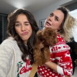 Joanna Jędrzejczyk Instagram – Sprawa jest poważna, gdy chodzi o pomaganie❗️ Dziś u siebie w domu gościłam @olga.lasak i ekipę @szlachetnapaczka, bo zbliża się świąteczny czas, który nie dla wszystkich jest radosny i pełen niespodzianek. Postanowiliśmy jednak trochę odczarować te rzeczywistość na tyle na ile potrafimy i mamy możliwość. A na pewno dobry humor nam dopisywał 🤪🎥🎞️

Włączacie się do Szlachetnej?👋🏼
…
#wartopomagać #szlachetnapaczka #friendshipgoals #friendsgoals Olsztyn, Poland