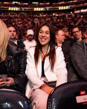 Joanna Jędrzejczyk Instagram - what a night 🤍
how did you like the fights?
…
#UFC295 #madisonsquaregarden