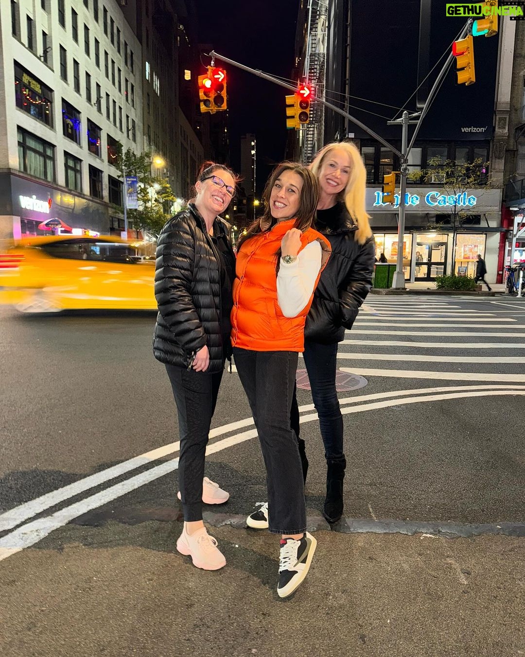 Joanna Jędrzejczyk Instagram - 🖤🧡🖤 NYC with my beautiful ladies … #nycbynight #nybynight #nystreets