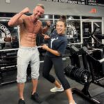 Joanna Jędrzejczyk Instagram – we don’t skip the leg day 🏋🏻‍♀️ but I guess Michael doesn’t skip ABS training either😎 thanks for training @misha10pack 🤗
…
#weightlifting #legday #legdayworkout Powerhouse Gym Las Vegas