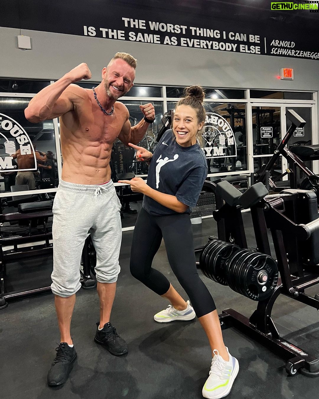 Joanna Jędrzejczyk Instagram - we don’t skip the leg day 🏋🏻♀️ but I guess Michael doesn’t skip ABS training either😎 thanks for training @misha10pack 🤗 … #weightlifting #legday #legdayworkout Powerhouse Gym Las Vegas