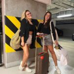 Joanna Jędrzejczyk Instagram – pracusie – do późnych godzin 💃🏻💃🏼

ja wróciłam z przemówienia  w Karpaczu, a Oldżitka @olga.lasak z kolejnej produkcji TV📺 

Wy już w łóżkach?🤗
życzymy Wam dobrej nocy😘
…
#busybusy #friendsgoals #nightnight Warszawa