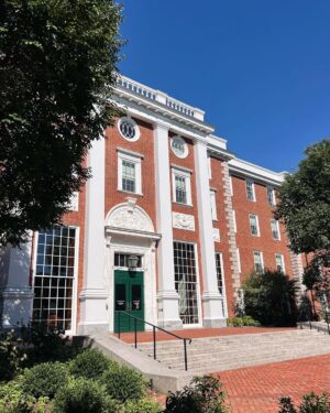 Joanna Jędrzejczyk Instagram - after two days at @harvardhbs I just want more📕 what a journey, and it’s just the beginning

so honored and happy to be part of Crossover Into Business Program, having a chance to learn from Professor @anitaelberse , meeting all of the athletes from all over the world and picking my Mentors @talalalalallalla & Romek Sadowski @sdwski (who doesn’t speak polish but he has Polish Roots) 🤗

can’t wait to learn and experience Harvard more. 

Guys! Never let anyone doubt you. Believe in yourself. Sky is the limit🚀

It’s time to leave Boston and fly to Vegas. Can’t wait to see @mateusz_gamrot performing this weekend and reaching the stars 🌟 

Kiss 😘 

PS would you be back to school again?🎒
…
#harvardbusinessschool #harvard #crossoverprogram #boston #itsnevertoolate
