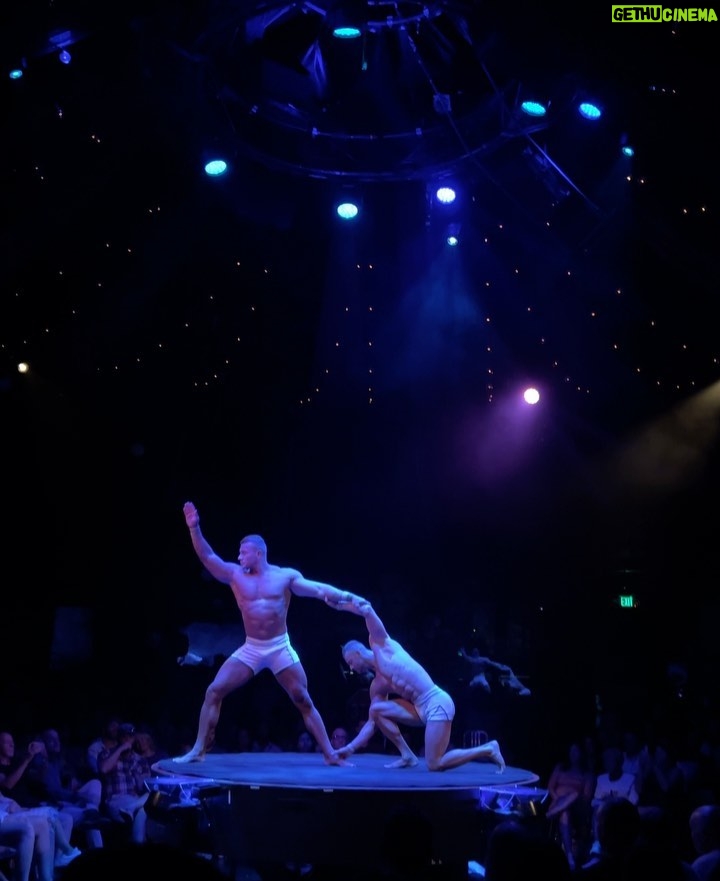 Joanna Jędrzejczyk Instagram - about last night with my ripped, super strong and talented friends from Poland who perform at Absinthe show in Las Vegas.🎪 It has been my 4th time at this show and every time my face hurts because of the amount of smiling and laughing 😂 if you ever visit LV you have to make sure you see the @absinthe_vegas . Or you have seen it already? Hmmm Girls would you love to have bodyguards like my boys?😉 … #performance #acrobat #acrobatics #circus #absinthevegas #akrobatyka #gimnastic #gimnastyka Las Vegas, Nevada