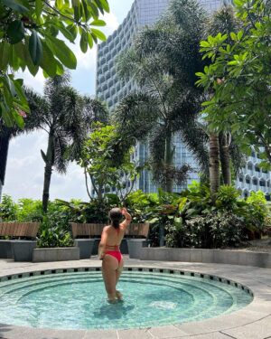 Joanna Jędrzejczyk Instagram - pure enjoyment 🪴

📍 Andaz, Singapore 🇸🇬 
…
#singapur #singapore #placetobe #magdabutrym #andazsingapore #andazhotel