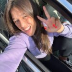 Joanna Jędrzejczyk Instagram - pobudka ranne ptaszki💜 Oh noc krótka. Ale bezpiecznie dojechaliśmy już na lotnisko i wyczekujemy naszego pierwszego lotu.🛩️ Szczerze myślałam, że w tym roku spędzę więcej czasu w domu, a mamy już jego drugą połowę i faktycznie non stop podróż. Na szczęście to kocham i raczej się nie zatrzymam. Korzystając z uroków mojej pracy na emeryturze sportowej😃 Także łączę przyjemne z pożytecznym. W mojej życiowej przygodzie wspiera mnie @carwizinternational i dba o mój komfort i bezpieczeństwo podróży. Biura Carwiz znajdują się na wszystkich lotniskach w Polsce oraz w wielu lokacjach na całym świecie. Podróżowanie z nimi jest dużo łatwiejsze💜 Pięknej niedzieli i do usłyszenia po locie 😘 wspolpraca reklamowa #carwizrentacar #carwizpoland #carrental #carrentals #airportlife Lotnisko Chopina