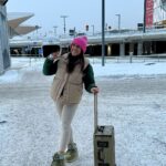 Joanna Jędrzejczyk Instagram – ahoj finlandzka przygodo!🇫🇮 
z +30 w Tajlandii jeszcze w ubiegłym tygodniu do -10 w Finlandii🥶 no co? Kobieta zmienną jest a zimą ze śniegiem i mrozem jest naprawdę wyjątkowa. 

Dwa dni spędzę na totalnym extreme w Finlandii stosując albo łatając czy ślizgając się po tutejszym jeziorze. @krallyteam 🏁 ja nigdy nie rzucam słów na wiatr i tym samym zaczynam inwestycje i rozwój w przygotowania do Dakaru (2-3lata) 🚘 

Do odważnych świat należy, a i pamiętajcie że każdy z nas jest człowiekiem wielu talentów. Nie bójcie się ich odkrywać. Wiek czy płeć nie powinny być ich ograniczeniem. 

Buziaki zakochance🫶🏼

PS jak Wasz dzisiejszy dzień zakochanych?💝

#finlandia #finland #racing #racingonthelake