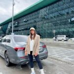 Joanna Jędrzejczyk Instagram - in and out 🛩️ Takie podróżowanie jest nie tylko piękne, ale szybkie i wygodne. Czy zgodzicie się ze mną? Tak rzadko mam okazję podróżować samolotami po Polsce. Cieszę się, że tych połączeń międzymiastowych jest coraz więcej, a auta do wynajmu dostępne są na każdym lotnisku🚘 Dzięki @carwizinternational i ich dostępności na wszystkich lotniskach w Polsce oraz bogatej flocie samochodów moja podróż była jeszcze przyjemniejsza i sprawna💜 Zadowolona z przebiegu kolejnej wizyty kontrolnej u lekarza po operacji barku, uciekam zaraz spać z wielkim uśmiechem na buziaku. Bark goi się jak powinien, mobilność oraz siła są coraz lepsze i powoli mogę wracać do uprawiania ‚innych’ sportów (innych niż tylko maszerowania i trucht) 🙄 O boksowaniu czy parterowych kulankach oraz MMA nie ma jeszcze mowy, ale 🎾, 🚲 czy planki tez brzmią nieźle😉 Tak że bierzemy się do roboty Dooooobranoc❣️ … Wspolpraca reklamowa #lovetraveling Polska, Poland