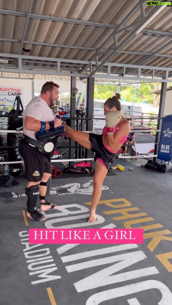 Joanna Jędrzejczyk Instagram - What about this 🎥 Yesterday I had a pleasure training with Coach @knowles.christianstrikingcoach PS thanks for k-ill-ing me😩 Looking forward to working with you more in the future 🙌🏼 🎥 @headster #muaythai #lamaimuaythai