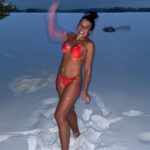 Joanna Jędrzejczyk Instagram – while in Finland🇫🇮 sauna & snow 
would you do that? 🧖🏻‍♀️ ❄️ 

SAUNA | SNOW | FINLAND | FINNISHSAUNA 

#finland #finlandia #snowbath #sauna #finnishnature #finnishsauna #icebath