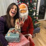 Joanna Jędrzejczyk Instagram - Znam go!🎅🏼 Prywatnie jest dużo bardziej przystojny😉 Tylko zastanawiam się czy się uśmiechał Pięknego wieczoru … #wigilia #Tradycja #santaishere #santaintown Polska, Poland