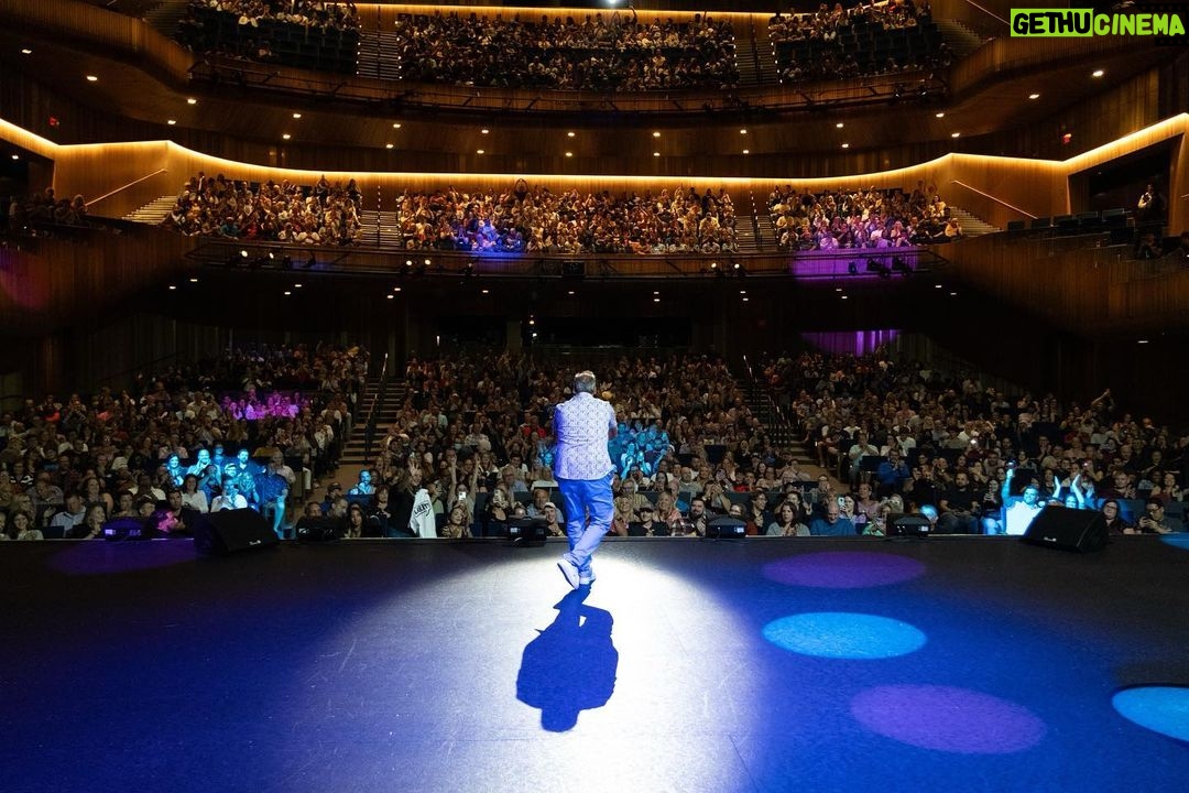 Joe Gatto Instagram - What a moment caught here on stage. Swipe to see what I’m looking at. The love and appreciation I have for my fans who come out to laugh together is beyond. I appreciate you and your support and love making you all forget about your problems for a while as we all laugh and smile. Thanks to you all who come out to make my night every night when I take the stage. Much love. Amazing photos by @jthorpephoto 📸 Link in bio for tickets to see me live. Capital One Hall