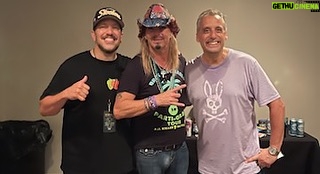 Joe Gatto Instagram - What an amazing time with @bretmichaelsofficial at his fantastically epic Parti-Gras Concert. Highly recommend an amazingly fun night with a true rock star legend. And an amazing crowd of welcoming fans. Much love. Pittsburgh, Pennsylvania