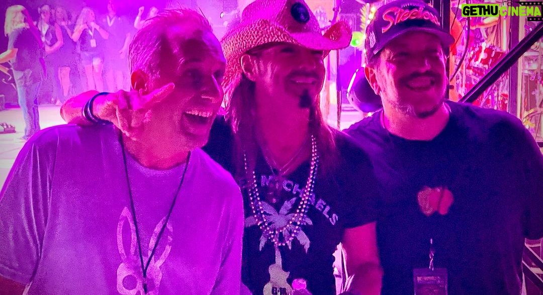 Joe Gatto Instagram - What an amazing time with @bretmichaelsofficial at his fantastically epic Parti-Gras Concert. Highly recommend an amazingly fun night with a true rock star legend. And an amazing crowd of welcoming fans. Much love. Pittsburgh, Pennsylvania