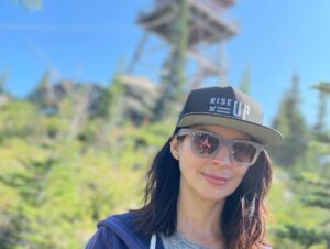 Joe Lo Truglio Instagram - This past year had me on mountains with friends most of the time. It gave me great views with people I love. What a gift. A chapter ends with Brooklyn, another starts with a movie on a mountain. But always climbing with the folk that matter.  Bringing water for 2022.  Let’s HIT THAT SUMMIT. ⛰