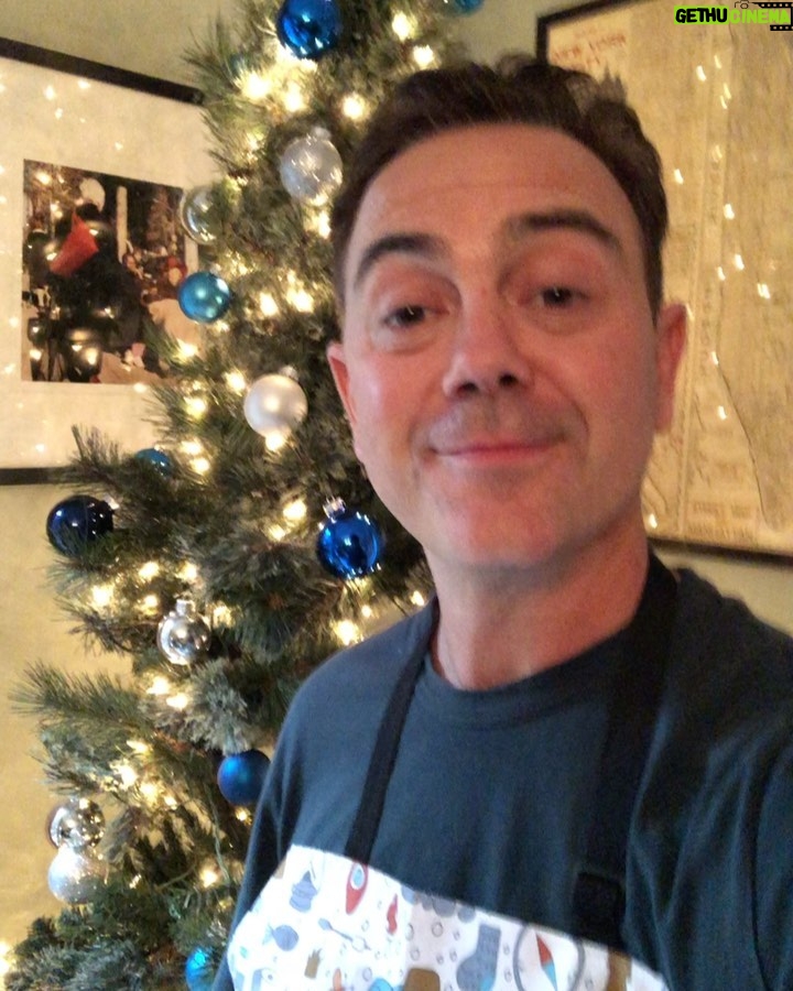 Joe Lo Truglio Instagram - ❄️Makin silly vids and sayin hellos to your friends & fam. ❄️ ✨🌟DEC 26 - JAN 2 🌟✨ 💙❤️💜on @cameo 💜❤️💙 All proceeds go directly to charity! 💝IT’LL FEEL GOOD, PROMISE💝 Let’s kick 2020 in the face. 😃