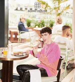 Joe Locke Instagram - Celebrating pride with @sohohouse in their new Brighton house 
-
Photographer: Tung Walsh @tung_walsh 
Stylist: Holly White @hollyevawhite 
Stylist Assistant: Eoin Higgins @styledbyeoin 
Grooming: Sven Bayerbach @svenbayerbach