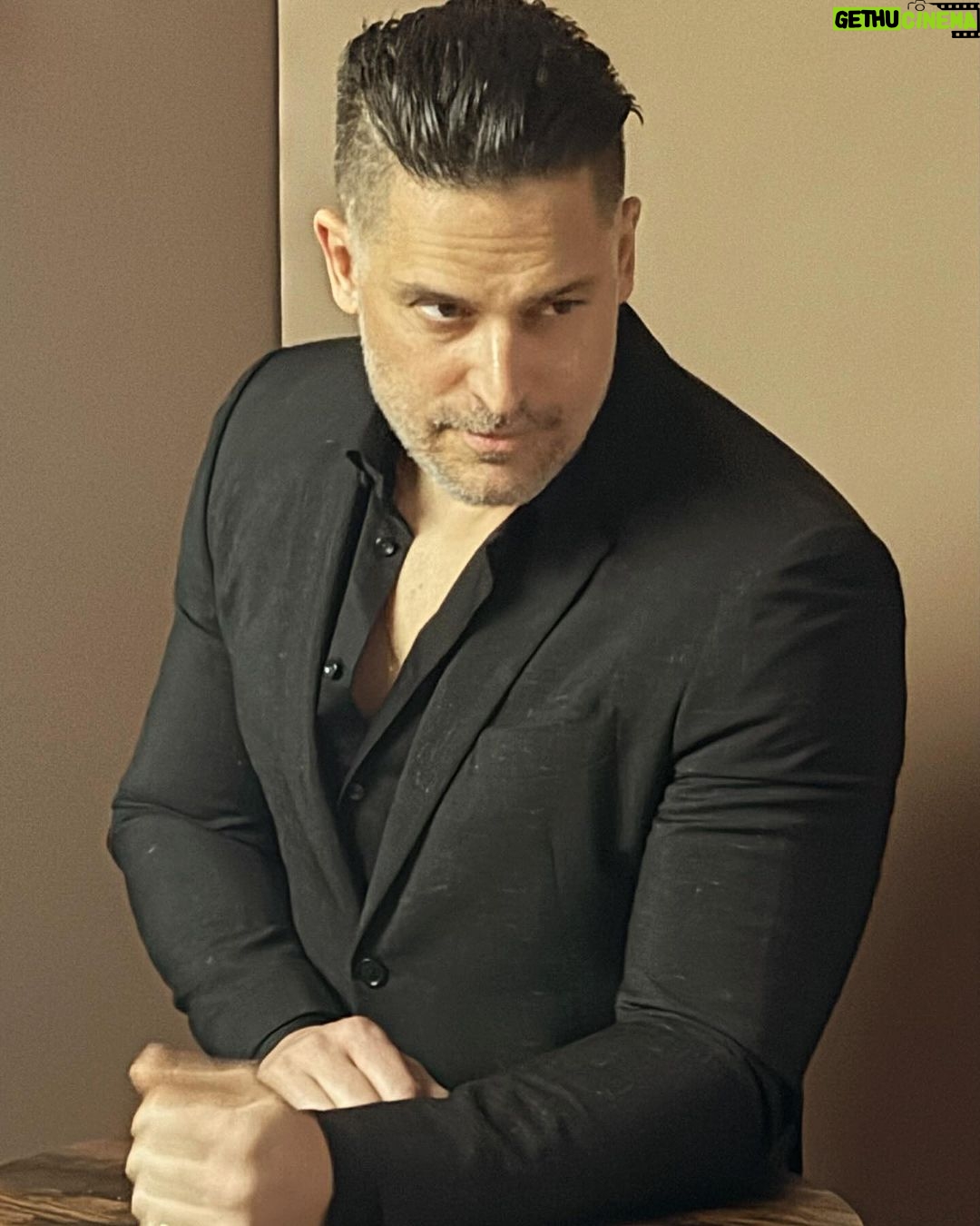 Joe Manganiello Instagram - Backstage fun at the #PeoplesChoiceAwards