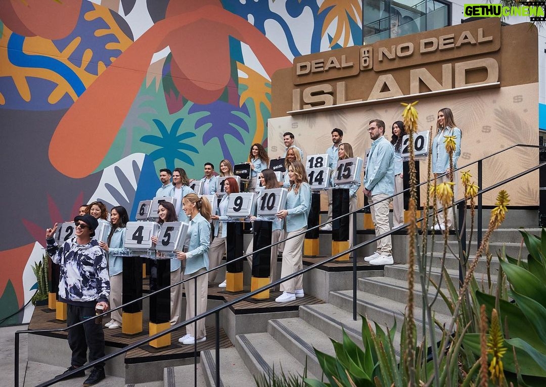 Joe Manganiello Instagram - #DealOrNoDealIsland 🤝 Los Angeles ✅ Next stop, NYC! Visit us at @westfieldworldtradecenter, Thursday starting at 10AM. 🗽🏝️ Ovation Hollywood