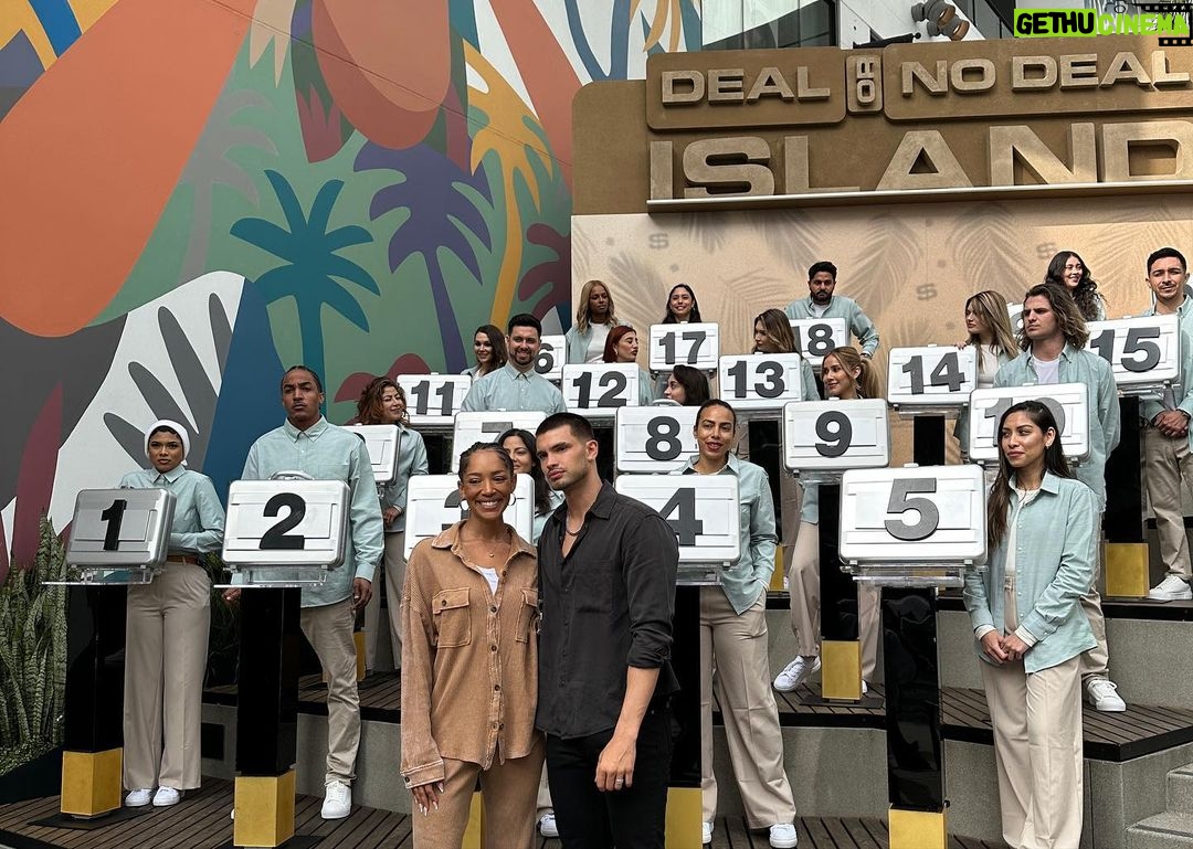 Joe Manganiello Instagram - #DealOrNoDealIsland 🤝 Los Angeles ✅ Next stop, NYC! Visit us at @westfieldworldtradecenter, Thursday starting at 10AM. 🗽🏝️ Ovation Hollywood